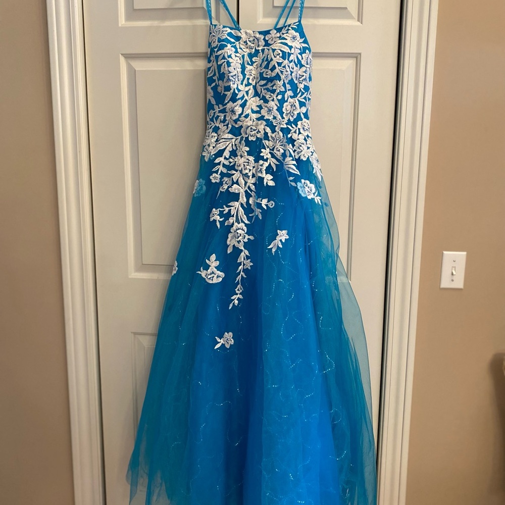 Ball-Gown/Princess Square Neckline Floor-Length Tulle Ballgown Prom Dress